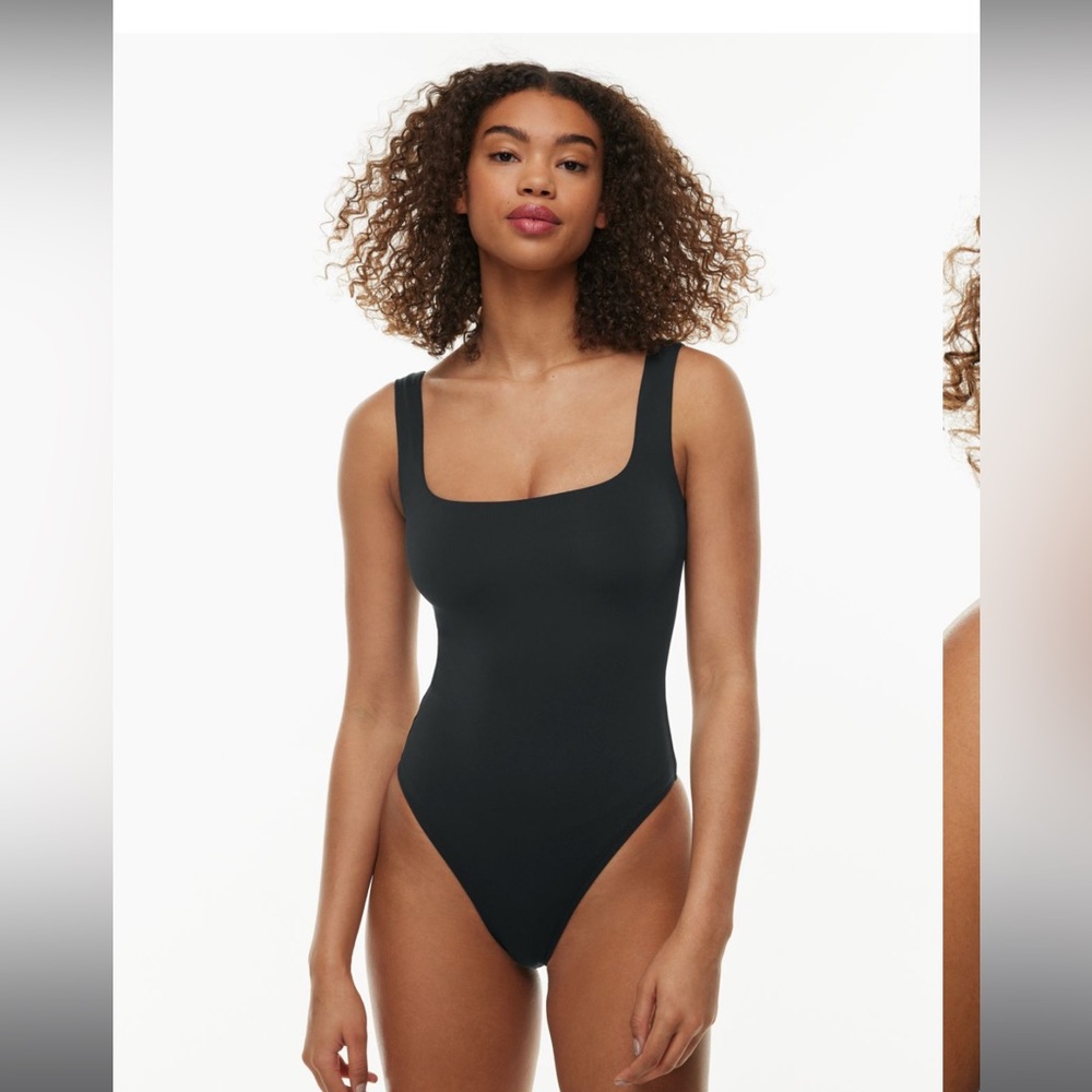 Aritzia Babaton Squareneck Contour Bodysuit